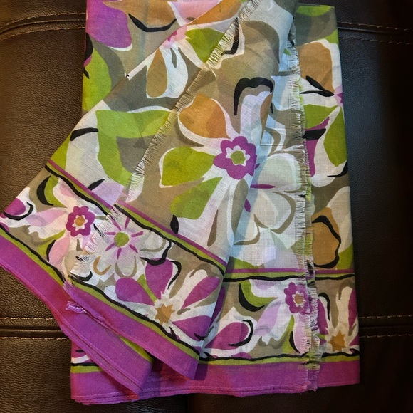 VERA BRADLEY Large Portobello Road Floral Scarf - Picture 3 of 6
